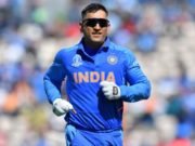శరీరాన్ని విల్లులా వంచిన ధోనీ