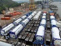 సింగపూర్, బ్రూనే దేశాల నుంచి ఆక్సిజన్ సిలిండర్లు, వెంటిలేటర్లతో విశాఖపట్నం చేరుకున్న ఐఎన్ఎస్ జలాశ్వ…!!