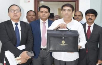 ఆంధ్రప్రదేశ్: రూ. 2.29 లక్షల కోట్ల బడ్జెట్ను ప్రవేశపెట్టిన ఆర్థిక మంత్రి…!!