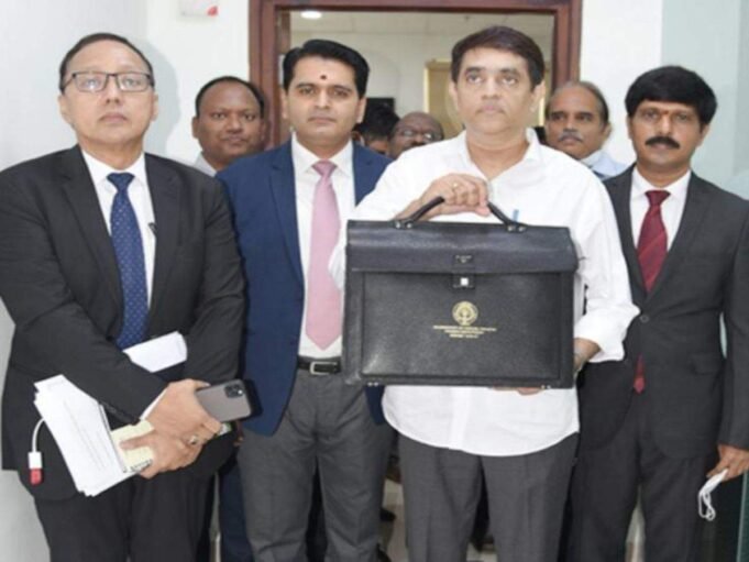 ఆంధ్రప్రదేశ్: రూ. 2.29 లక్షల కోట్ల బడ్జెట్ను ప్రవేశపెట్టిన ఆర్థిక మంత్రి…!!